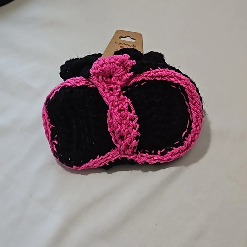 Hand Crafted Hand Knit Crochet Hand bag black & Barbie Pink Bow silhouette 6